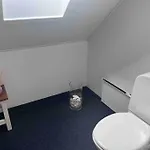 Hyggeligt Taet Pa Vandet I Bro 빌라