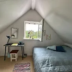 빌라 Hyggeligt Taet Pa Vandet I Bro