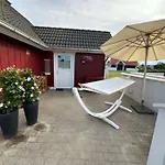 Hyggeligt Taet Pa Vandet I Bro 빌라 *