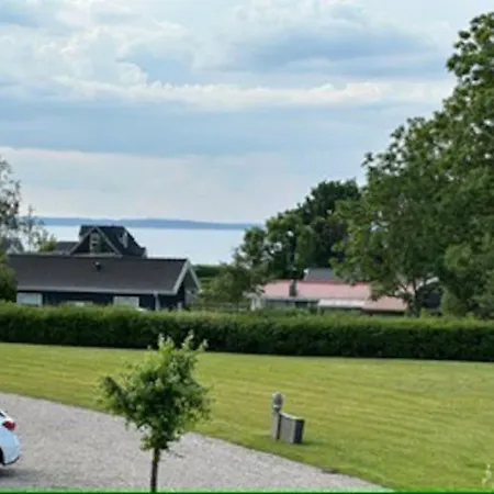 Villa Hyggeligt Taet Pa Vandet I Bro