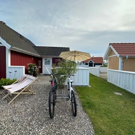 빌라 Hyggeligt Taet Pa Vandet I Bro *