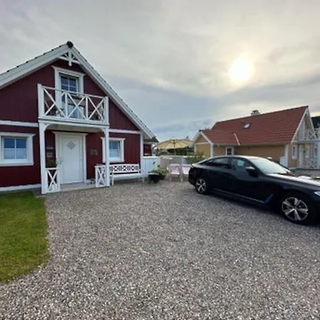 Hyggeligt Taet Pa Vandet I Bro