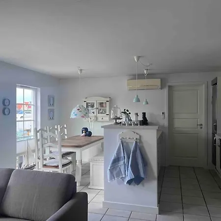 Villa Hyggeligt Taet Pa Vandet I Bro Brenderup